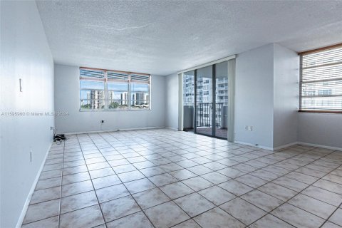 Condo in Aventura, Florida, 2 bedrooms  № 1209405 - photo 21