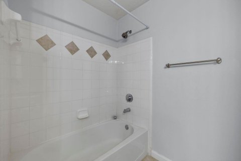 Condo in West Palm Beach, Florida, 2 bedrooms  № 1145807 - photo 13