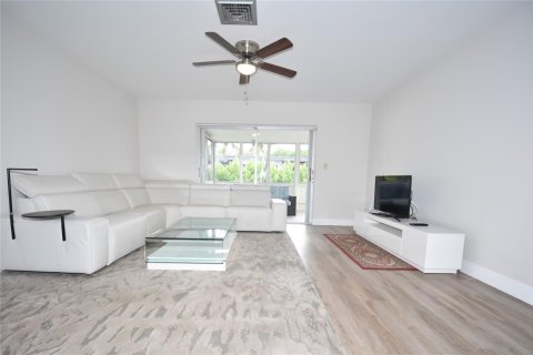 Villa ou maison à vendre à Pembroke Pines, Floride: 2 chambres, 130.43 m2 № 1145806 - photo 26