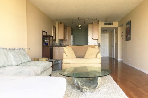 Condominio en venta en Hallandale Beach, Florida, 1 dormitorio, 85.01 m2 № 1078626 - foto 14