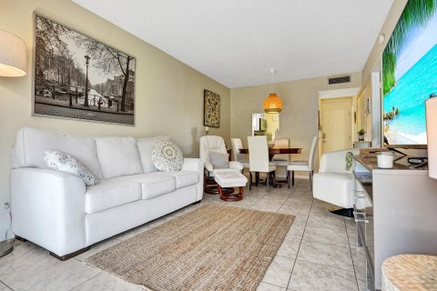 Condo in Lauderdale Lakes, Florida, 1 bedroom  № 950099 - photo 27