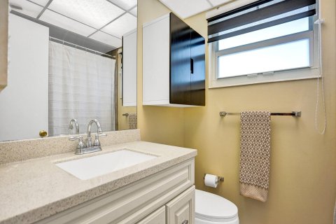 Condo in Lauderdale Lakes, Florida, 1 bedroom  № 950099 - photo 19