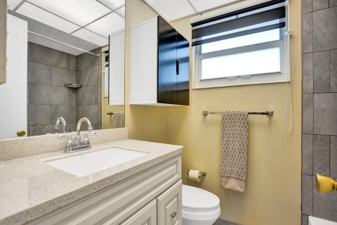 Condo in Lauderdale Lakes, Florida, 1 bedroom  № 950099 - photo 18