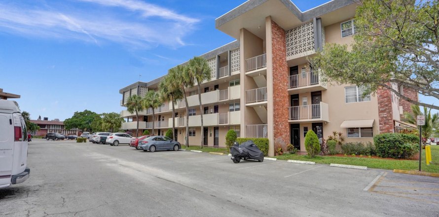 Condo in Lauderdale Lakes, Florida, 1 bedroom  № 950099