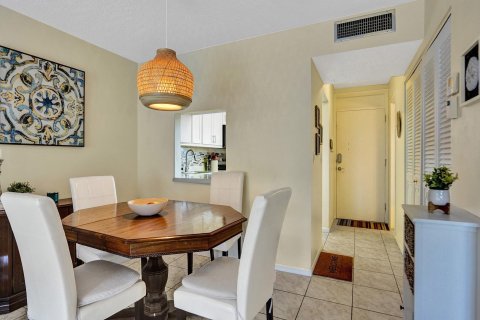 Condo in Lauderdale Lakes, Florida, 1 bedroom  № 950099 - photo 24