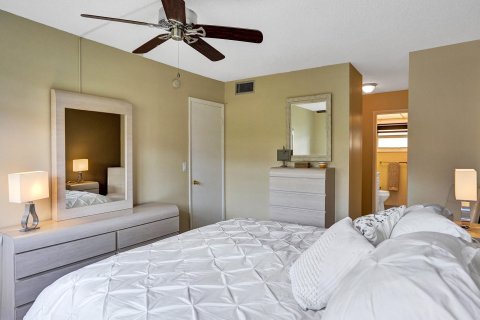 Condo in Lauderdale Lakes, Florida, 1 bedroom  № 950099 - photo 15