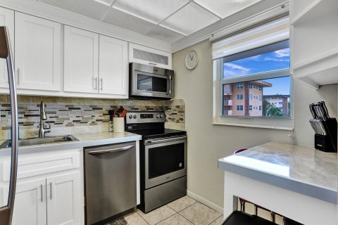 Condo in Lauderdale Lakes, Florida, 1 bedroom  № 950099 - photo 25