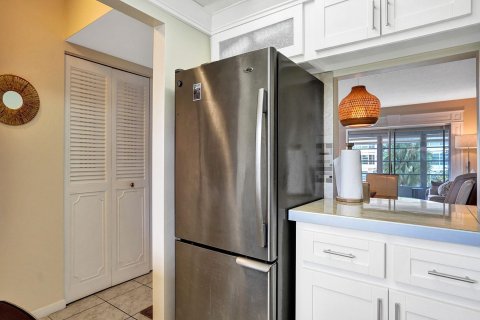 Condo in Lauderdale Lakes, Florida, 1 bedroom  № 950099 - photo 2