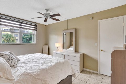 Condo in Lauderdale Lakes, Florida, 1 bedroom  № 950099 - photo 17