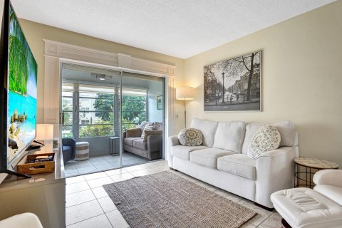 Condo in Lauderdale Lakes, Florida, 1 bedroom  № 950099 - photo 10