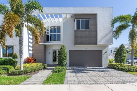 Casa en venta en Doral, Florida, 6 dormitorios, 379.69 m2 № 782764 - foto 26