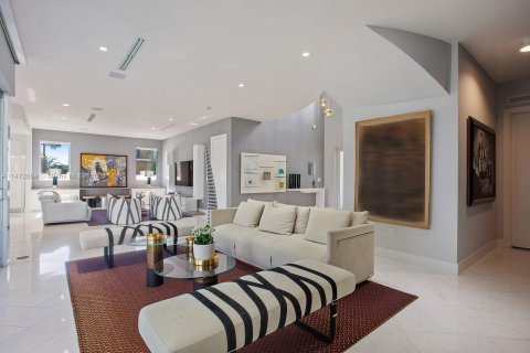 Casa en venta en Doral, Florida, 6 dormitorios, 379.69 m2 № 782764 - foto 11