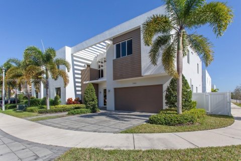 House in Doral, Florida 6 bedrooms, 379.69 sq.m. № 782764 - photo 28