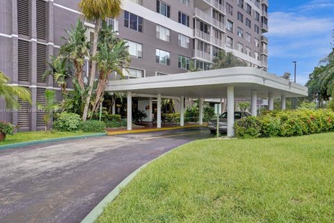 Condominio en venta en Hollywood, Florida, 2 dormitorios, 124.86 m2 № 1294618 - foto 2