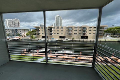 Condominio en venta en North Miami Beach, Florida, 1 dormitorio, 75.44 m2 № 1294650 - foto 27