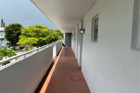 Condominio en venta en North Miami Beach, Florida, 1 dormitorio, 75.44 m2 № 1294650 - foto 30