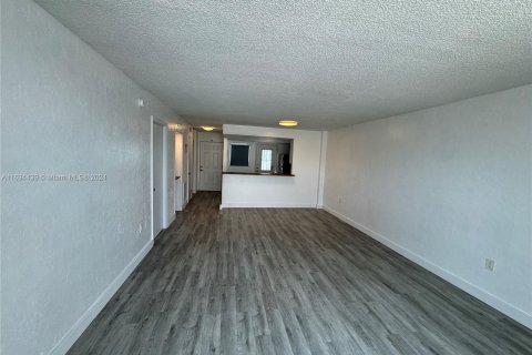 Copropriété à vendre à North Miami Beach, Floride: 1 chambre, 75.44 m2 № 1294650 - photo 11