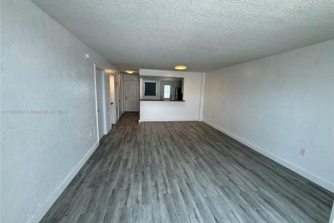 Copropriété à vendre à North Miami Beach, Floride: 1 chambre, 75.44 m2 № 1294650 - photo 12