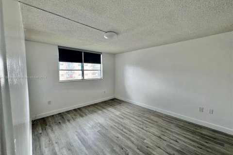 Copropriété à vendre à North Miami Beach, Floride: 1 chambre, 75.44 m2 № 1294650 - photo 13