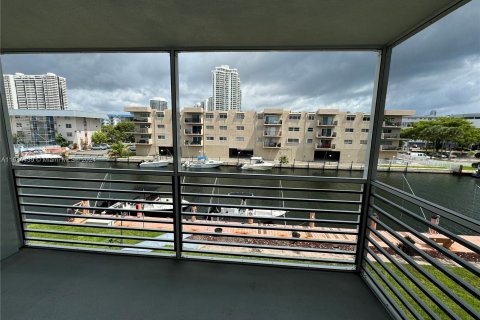 Condominio en venta en North Miami Beach, Florida, 1 dormitorio, 75.44 m2 № 1294650 - foto 26