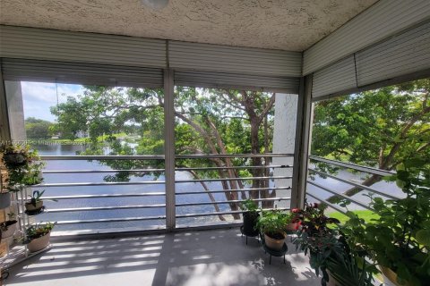 Condo in Davie, Florida, 2 bedrooms  № 1355264 - photo 1