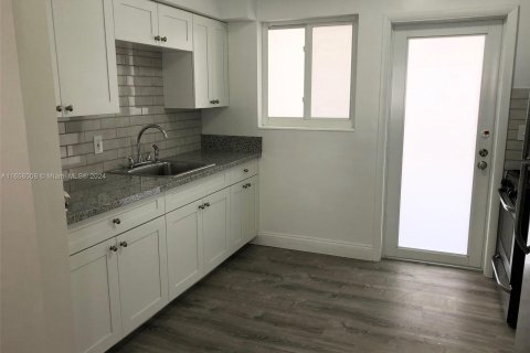 Apartamento en alquiler en Miami Beach, Florida, 1 dormitorio, 69.68 m2 № 1355265 - foto 4