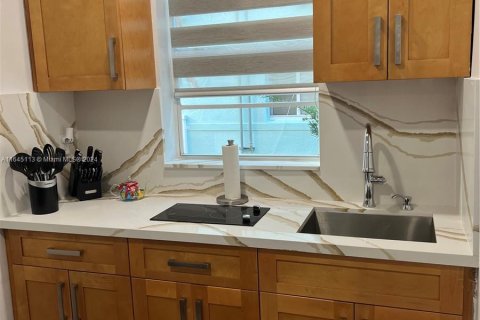 Condo in Miami Beach, Florida, 1 bedroom  № 1328563 - photo 11