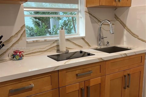 Condo in Miami Beach, Florida, 1 bedroom  № 1328563 - photo 8