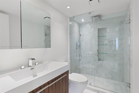 Condo in Miami Beach, Florida, 3 bedrooms  № 1417127 - photo 15