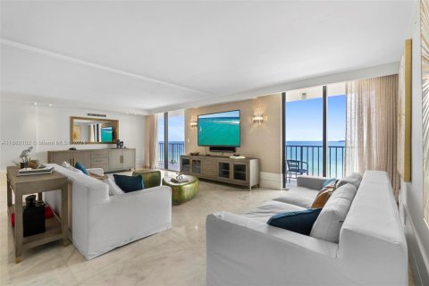 Condo in Miami Beach, Florida, 3 bedrooms  № 1417127 - photo 10