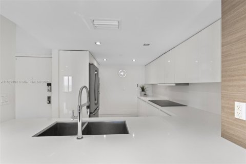 Condo in Miami Beach, Florida, 3 bedrooms  № 1417127 - photo 16