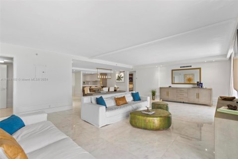 Condo in Miami Beach, Florida, 3 bedrooms  № 1417127 - photo 11