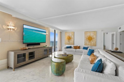 Condo in Miami Beach, Florida, 3 bedrooms  № 1417127 - photo 13