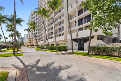 Condo in Miami Beach, Florida, 3 bedrooms  № 1417127 - photo 3