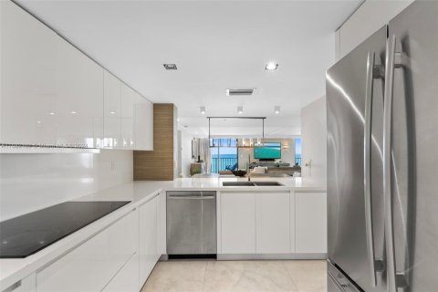 Condo in Miami Beach, Florida, 3 bedrooms  № 1417127 - photo 19