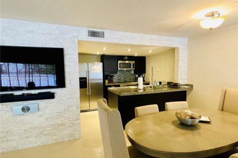 Adosado en venta en Miami, Florida, 2 dormitorios, 92.9 m2 № 1270557 - foto 4