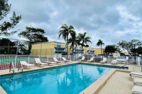 Touwnhouse à vendre à Miami, Floride: 2 chambres, 92.9 m2 № 1270557 - photo 25