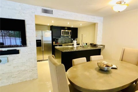 Adosado en venta en Miami, Florida, 2 dormitorios, 92.9 m2 № 1270557 - foto 7