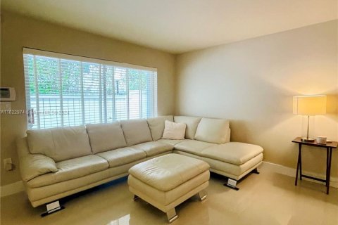 Adosado en venta en Miami, Florida, 2 dormitorios, 92.9 m2 № 1270557 - foto 9