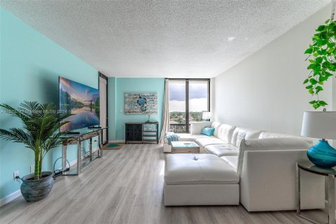 Condo in Hollywood, Florida, 2 bedrooms  № 1270466 - photo 2