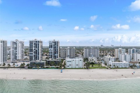 Condominio en venta en Hollywood, Florida, 2 dormitorios, 113.15 m2 № 1270466 - foto 19