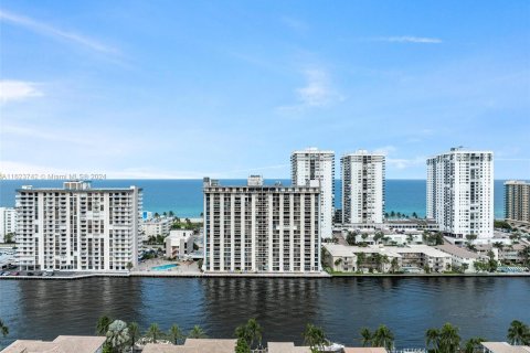 Condominio en venta en Hollywood, Florida, 2 dormitorios, 113.15 m2 № 1270466 - foto 17