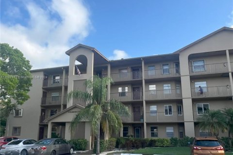 Condo in Pembroke Pines, Florida, 2 bedrooms  № 1175856 - photo 2