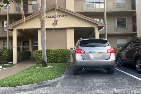 Copropriété à vendre à Pembroke Pines, Floride: 2 chambres, 102.19 m2 № 1175856 - photo 1