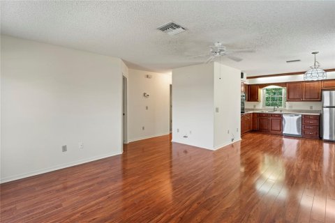 Copropriété à vendre à New Port Richey, Floride: 2 chambres, 95.13 m2 № 1200670 - photo 6