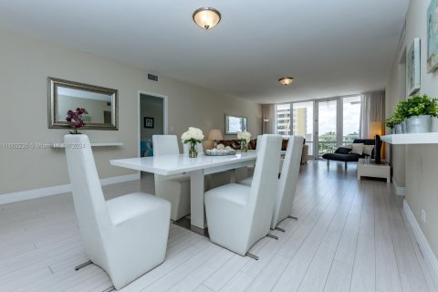 Copropriété à vendre à Miami Beach, Floride: 2 chambres, 119.84 m2 № 1220860 - photo 5