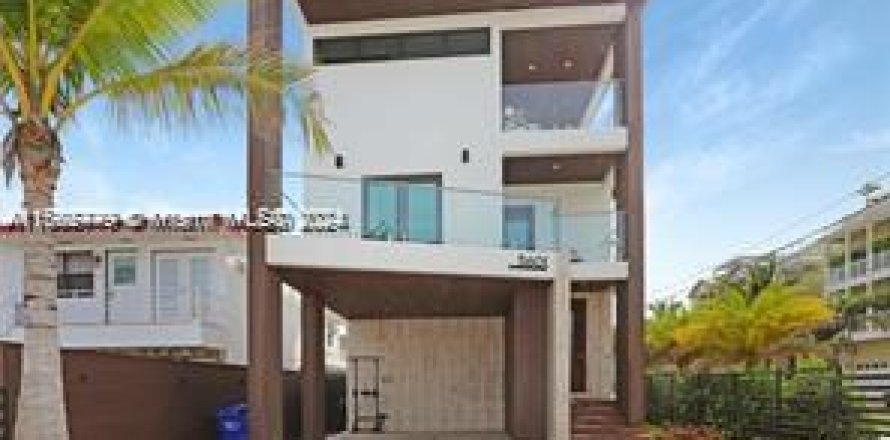 House in Hollywood, Florida 4 bedrooms, 220.46 sq.m. № 1220916