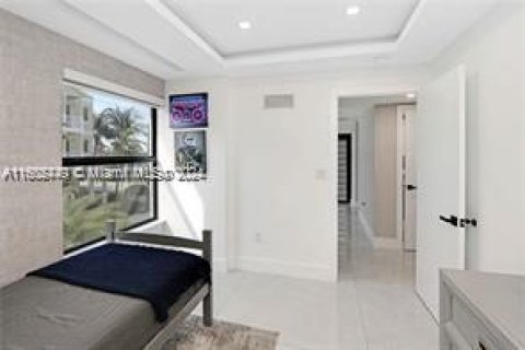 House in Hollywood, Florida 4 bedrooms, 220.46 sq.m. № 1220916 - photo 30