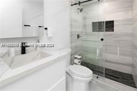 House in Hollywood, Florida 4 bedrooms, 220.46 sq.m. № 1220916 - photo 21