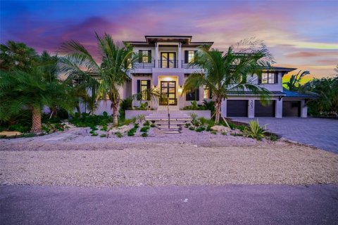 Casa en venta en Holmes Beach, Florida, 7 dormitorios, 434.69 m2 № 1350115 - foto 1